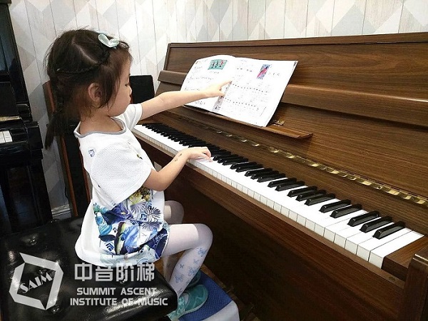 少儿学钢琴