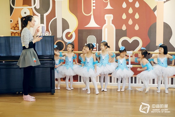 北京芭蕾舞培训较新背肌、腰部训练方法