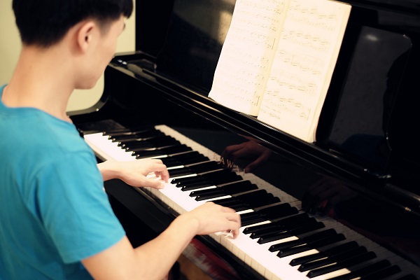 钢琴谱简谱：学钢琴简谱为什么不用？