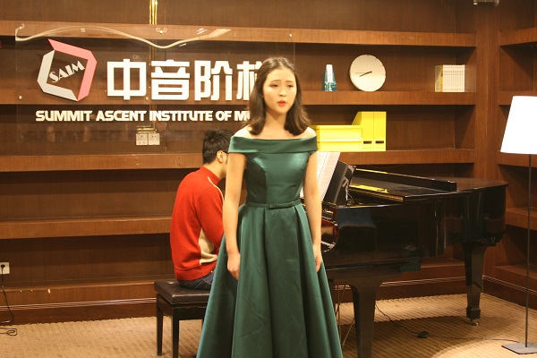 艺考声乐培训：声乐艺考时穿什么衣服合适