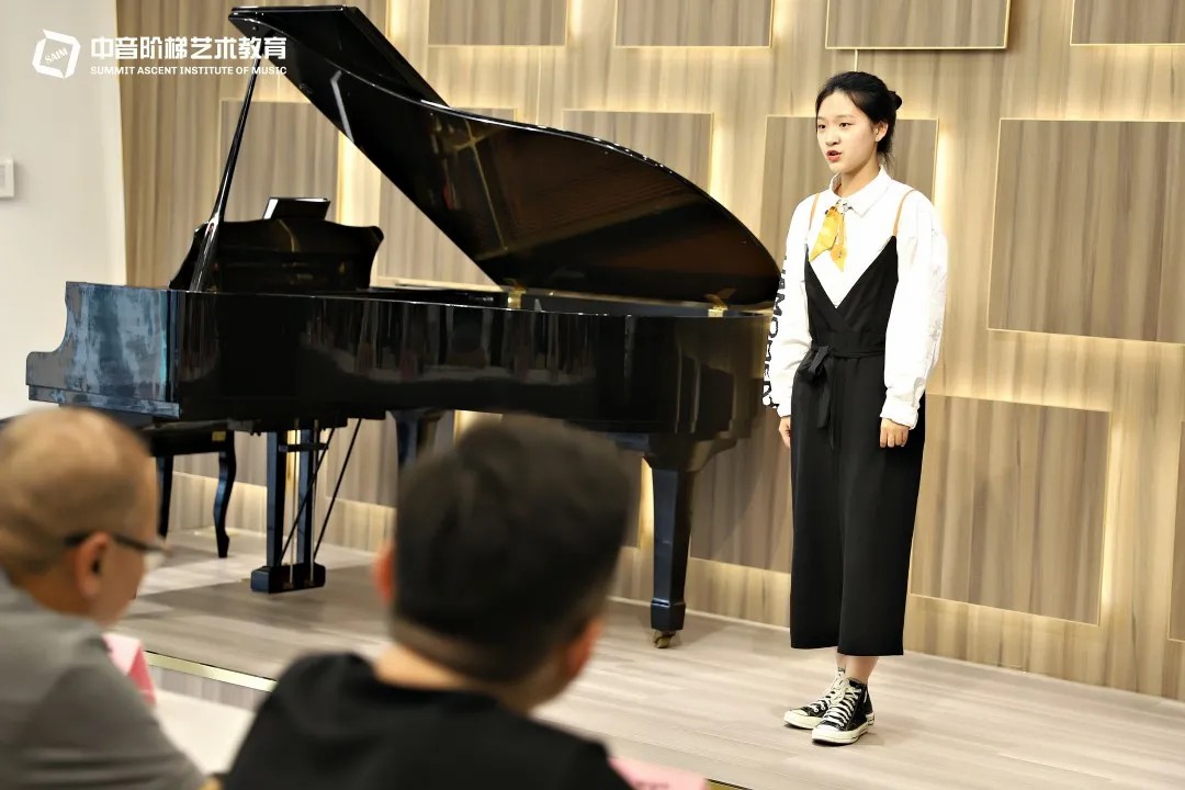 艺考音乐唱什么好?哪个时期可以学声乐?