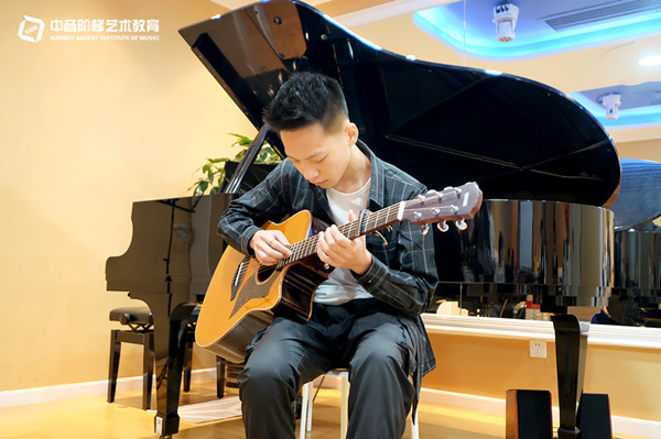 高中音乐生学吉他