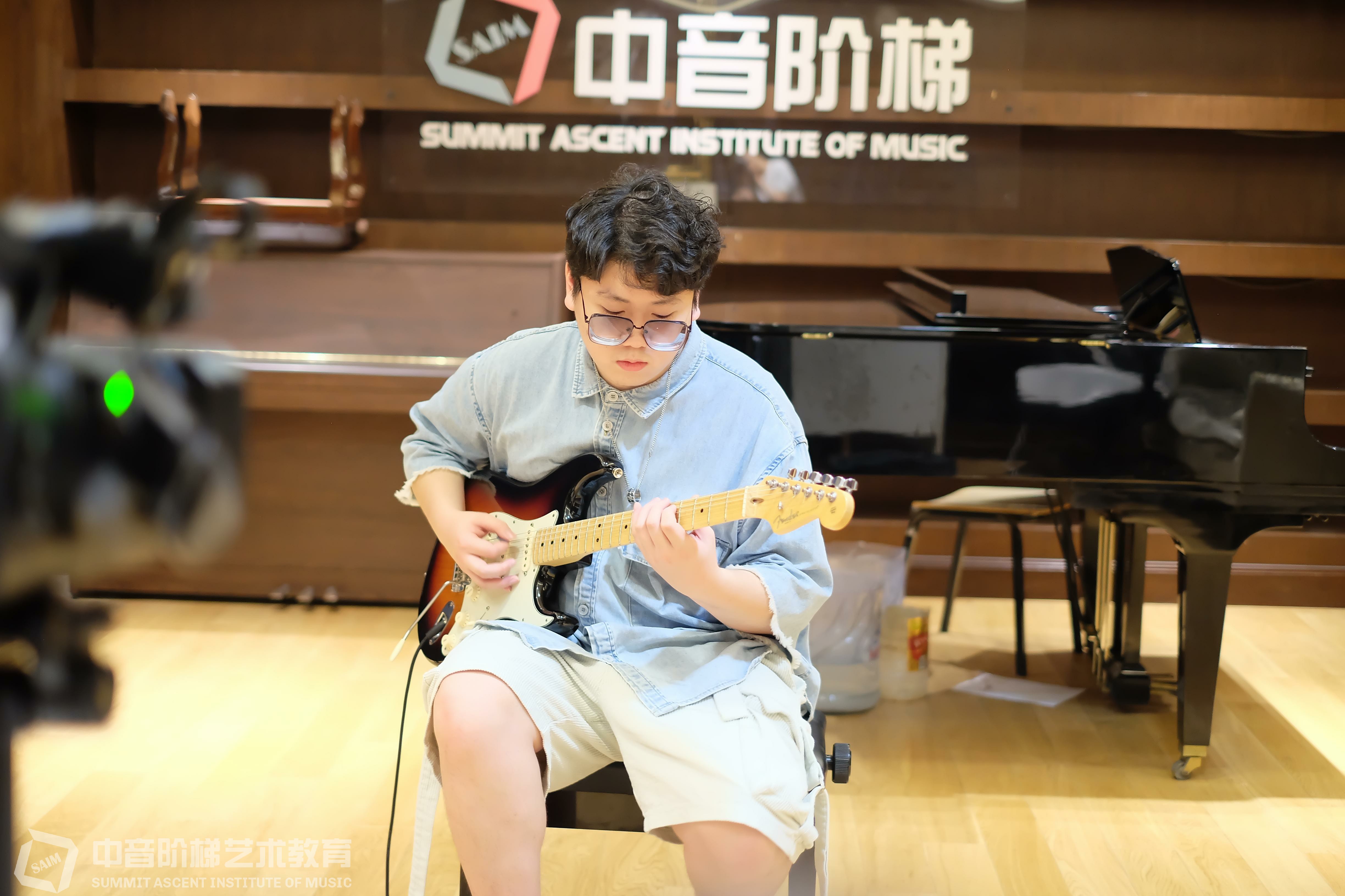 贝斯高考指导选择一个好机构有什么要求？贝斯有什么演奏技巧？