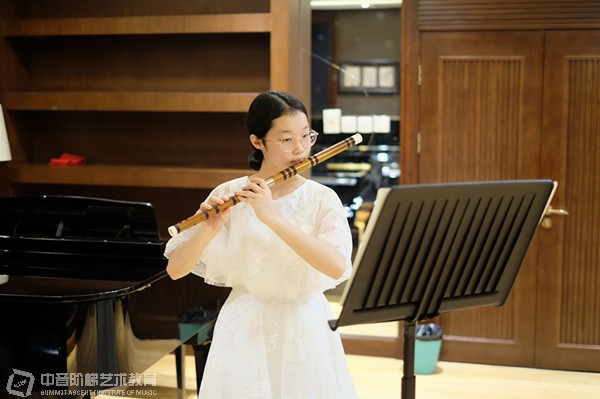 学笛子培训机构哪个好？学笛子需要注意什么？