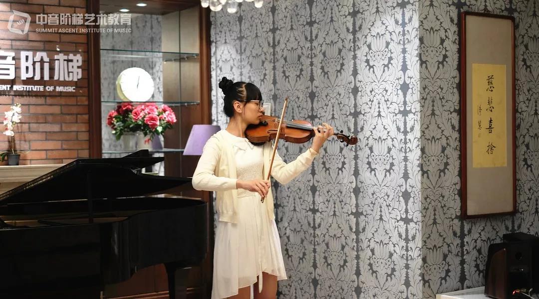学大提琴和小提琴哪个好？小提琴的音色有什么特点？
