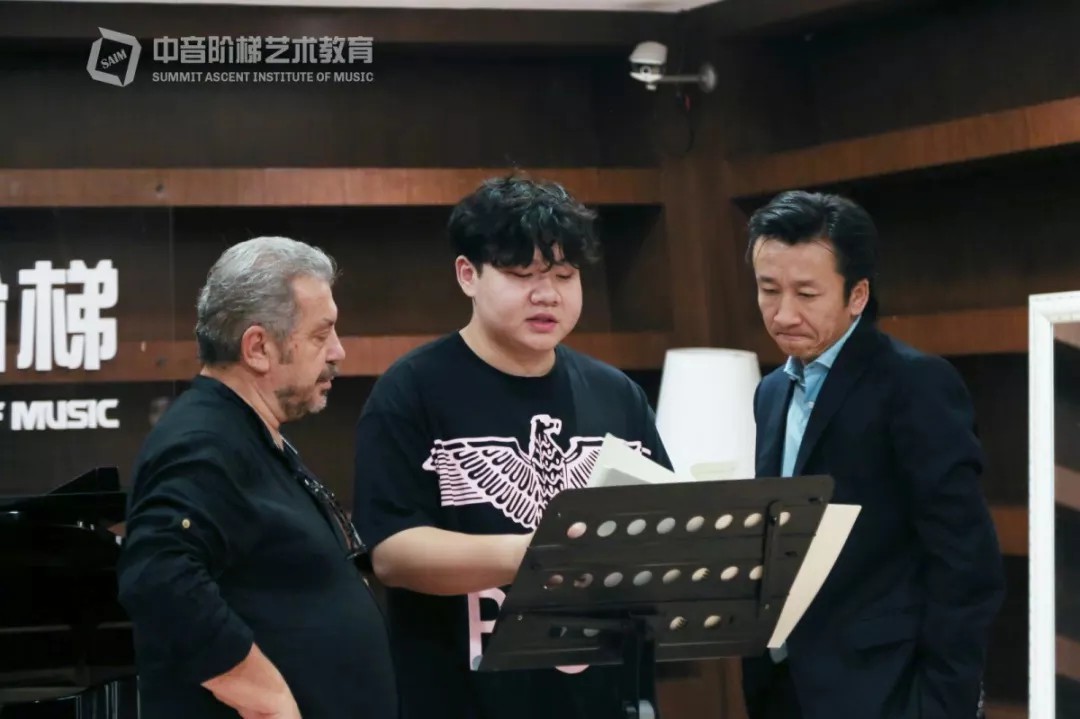 为什么需要参加歌剧演唱艺考一对一？中音阶梯音乐学校的歌剧演唱艺考课程怎么样？