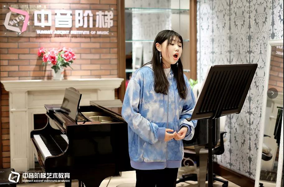 北京声乐培训中心哪家好？什么年龄段适合学声乐？